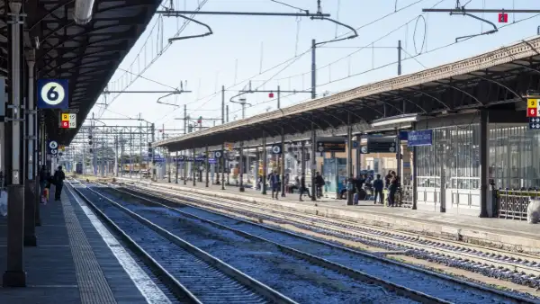 stazione_treni stazione_treni